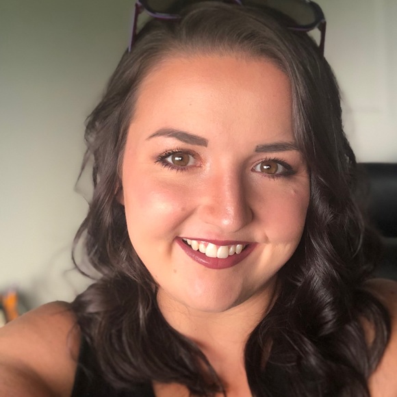 Meet your Posher, Lynsi - Picture 2 of 3